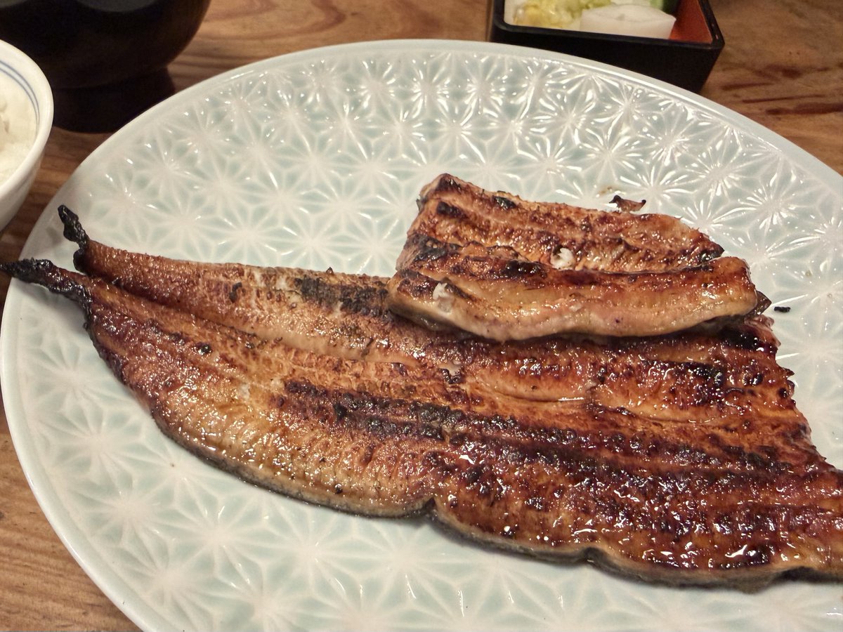 i__am__elly's tweet photo. ひと足お先に♡
うなぎ食べても胃もたれする年齢になってきた🫠 https://t.co/SxQ4VbfCI4