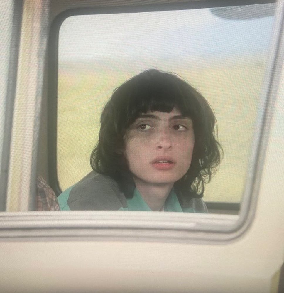ronancerrr's tweet photo. imagine your jonathan byers and you’ve been in musty pizza van for way too long and you look back to see homotron3000 who’s already ruined everyone’s week yearning this hard https://t.co/MGe9bbSkaN