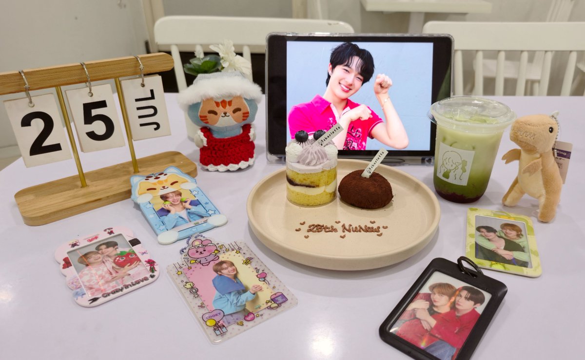 lavendeeblues's tweet photo. Happy you, happy us! 🥰✨
Once again~ happiest birthday to our one and only NuNew Chawarin 💐💕

I'm so happy that I can still celebrate your special day in my own little way [with khaijeng] 🥹🫶🏻

NUNEW 25th BDAY
#25HBDNuNew https://t.co/31aQA1pRgv