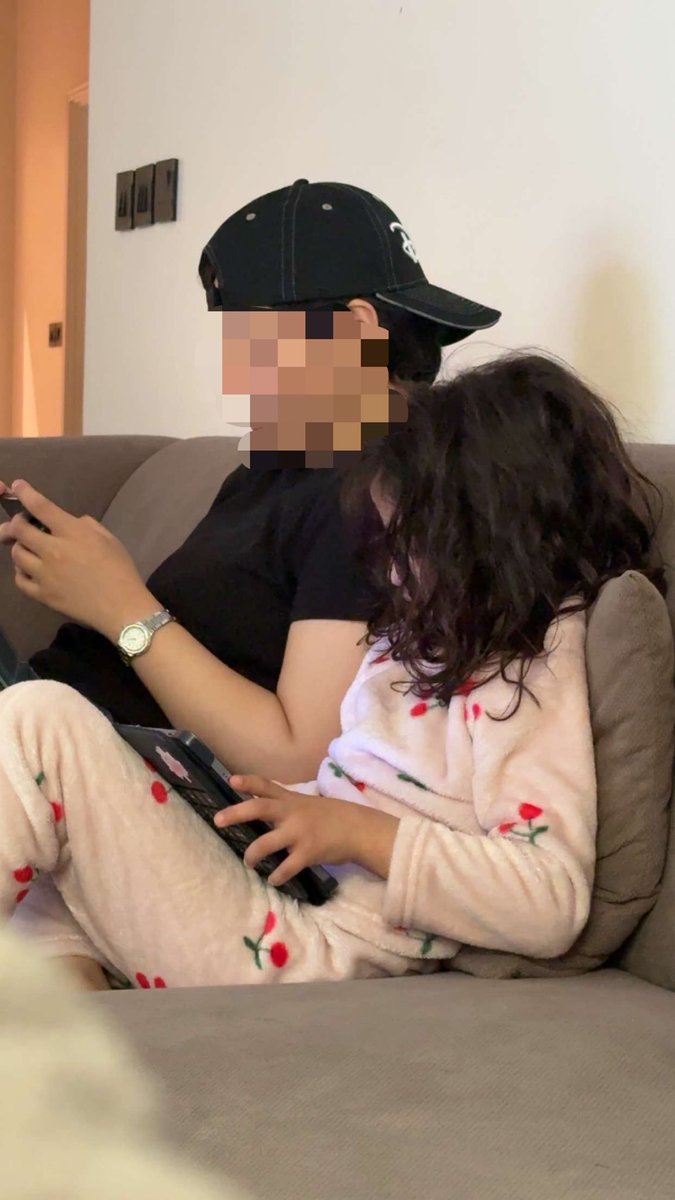 fujyyyy's tweet photo. رحت بيت خالتي تغدي�� معهم ولعبت مع عيال خالتي وطالعه معاهم نقضي مقاضي لبيتهم https://t.co/8lHU3rT8Dj