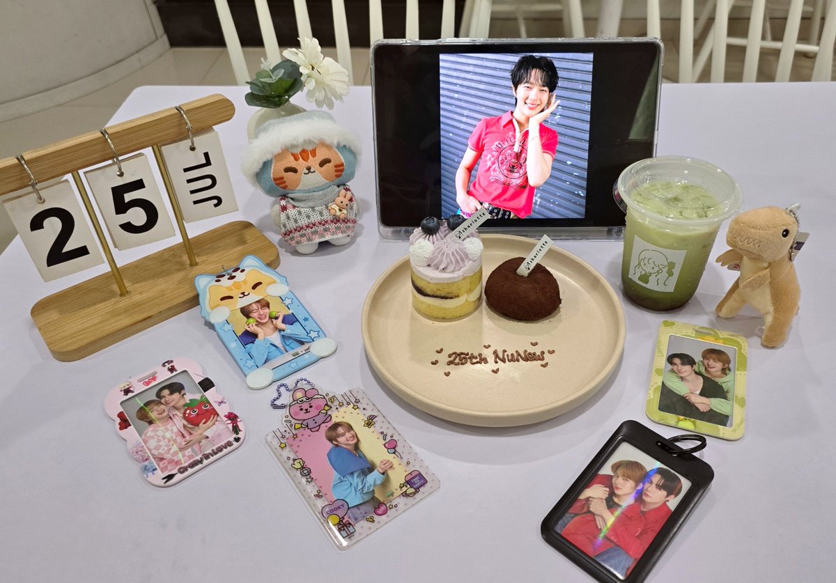lavendeeblues's tweet photo. Happy you, happy us! 🥰✨
Once again~ happiest birthday to our one and only NuNew Chawarin 💐💕

I'm so happy that I can still celebrate your special day in my own little way [with khaijeng] 🥹🫶🏻

NUNEW 25th BDAY
#25HBDNuNew https://t.co/31aQA1pRgv