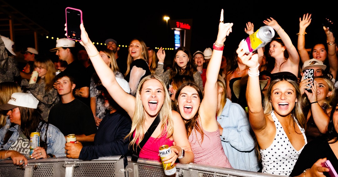 Summerfest's tweet photo. Want a chance to win a @TMobile 9-Day Power Pass for Summerfest 2027? 🎟️✨

Take our 2026 Summerfest Survey by tomorrow Sunday, June 26 for your chance to be one of five winners!💙 

Take the survey: https://t.co/Pd4Slm3zaj https://t.co/zcPfduhult