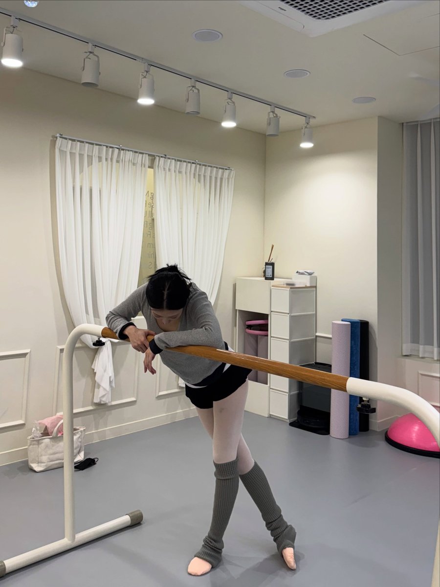 Ryudainzone's tweet photo. My girl looks good doing anything 🍀

250626

3/4

#ryudain #류다인 https://t.co/Au1ZU7YJM2