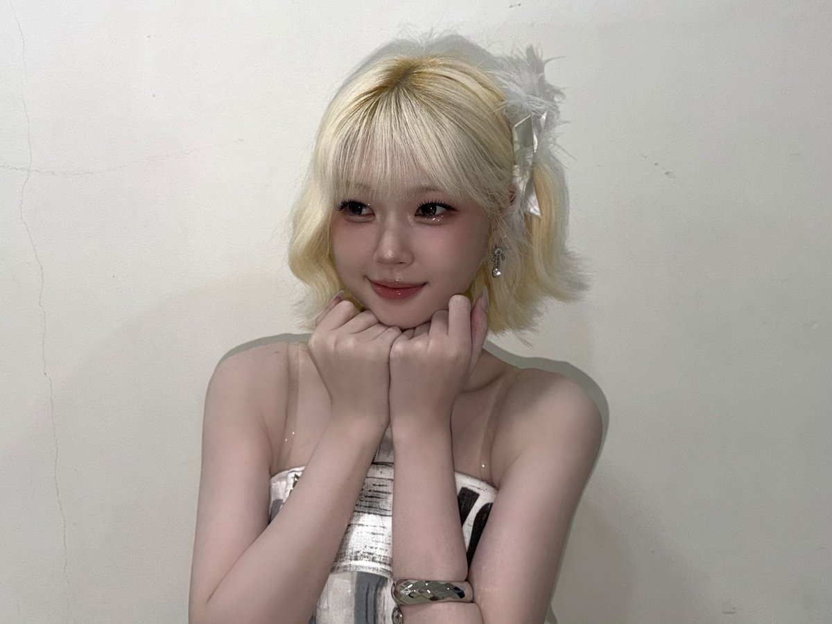 UNIS_offcl's tweet photo. 엡떠~~!! 오늘 상을 2개나 받았어요🫶🫶 엡떠 덕분이에요🥹 사랑해🩷

#UNIS #유니스
#KOTOKO #코토코 https://t.co/jJrzabWFMU