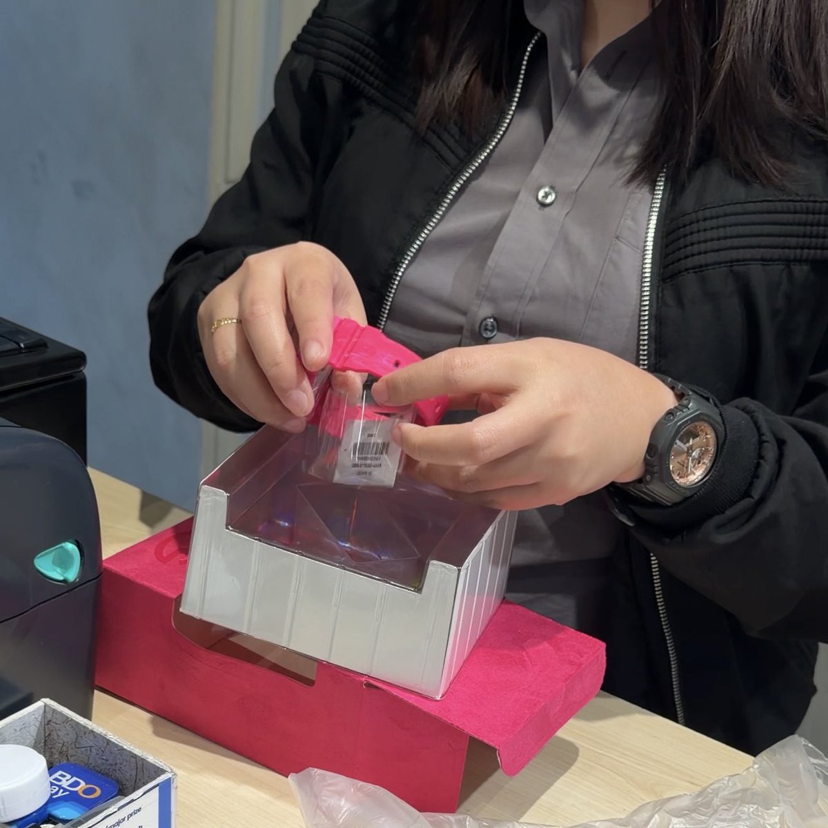 chang_enh's tweet photo. Filo Alphaz! FREE STICKERS even without a purchase! plus a 10% discount on both watches.
📍SM Mall of Asia

#XGSHOCK 
#XG_WorldTour_THECORE_MANILA
#XG #ALPHAZ https://t.co/duW3j8rhCw