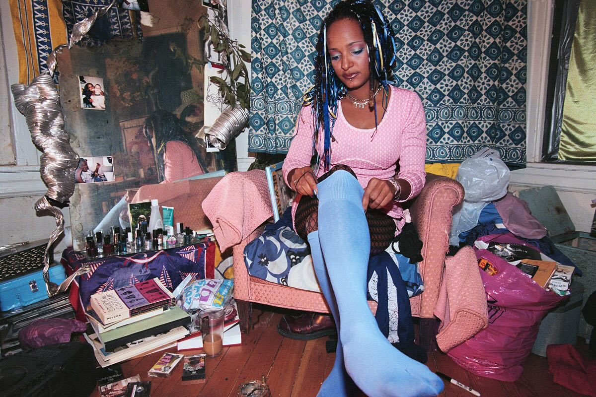 maysaturno's tweet photo. algumas das minhas fotos favoritas da Chloe Sherman são das femmes mostrando seus quartos! tudo me encanta, a intimidade dessas fotos, a decoração maximalista dos quartos, a feminilidade extravagante e autêntica de cada uma! https://t.co/qni0FXUfbi