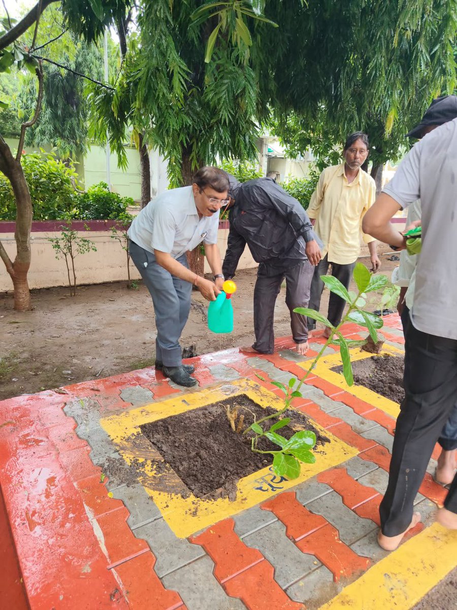 pksingh_iffco's tweet photo. 🇮🇳 On the eve of #KargilVijayDiwas, the IFFCO Kalol Unit paid tribute to the indomitable spirit of our brave soldiers by performing Nav Grah Pujan and planting Nav Grah Trees at Kasturi Nagar Kalyan Mandir.

This sacred initiative was dedicated to the prosperity, peace and strength of our nation, in grateful remembrance of the heroes who made the supreme sacrifice to safeguard our freedom. It is also a prayer for the well-being of our farmers, whose dedication strengthens the nation’s food security.

As we remember our martyrs, let us reaffirm our commitment to serve the nation with integrity, sustainability and unwavering devotion.

Jai Hind! 🇮🇳

#KargilVijayDiwas #IFFCO #IFFCOKalol #SaluteToOurHeroes #NationFirst #FarmersFirst #TreePlantation #Sustainability #JaiJawanJaiKisan