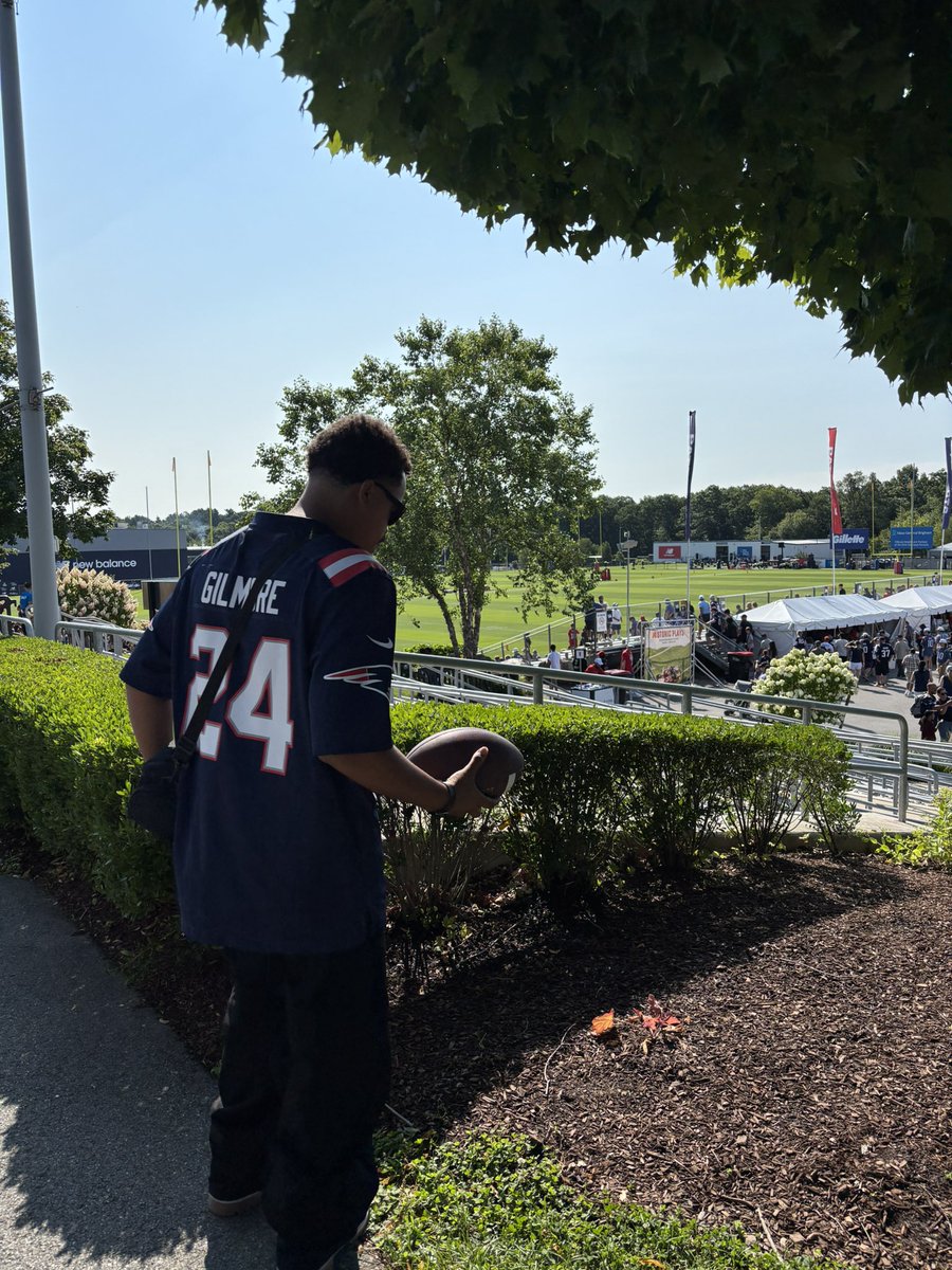 mthugg3r's tweet photo. @Patriots TRAINING CAMP DAY 1 REPORTING LIVE 
 @MikeGiardi @MikeReiss https://t.co/Dy3QDaY4ro