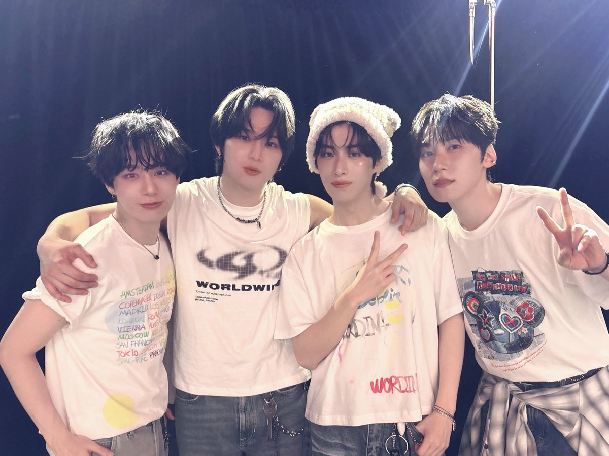 official_ONEUS's tweet photo. 2026 ONEUS FANCON :
Welcome to <US’s ISLAND> 🏕️
in HONGKONG

홍콩에서 함께한 첫 팬콘😊
궂은 날씨에도 함께해 준 투문 고마워요🫶
이도의 깜짝 생일파티까지 함께할 수 있어서
오늘은 특별하고 행복한 하루였습니다🎂

투문 모두 조심히 돌아가고, 우리 또 만나요👋

#원어스 #ONEUS
#투문 #TOMOON
#어스스아일랜드 #USs_ISLAND
