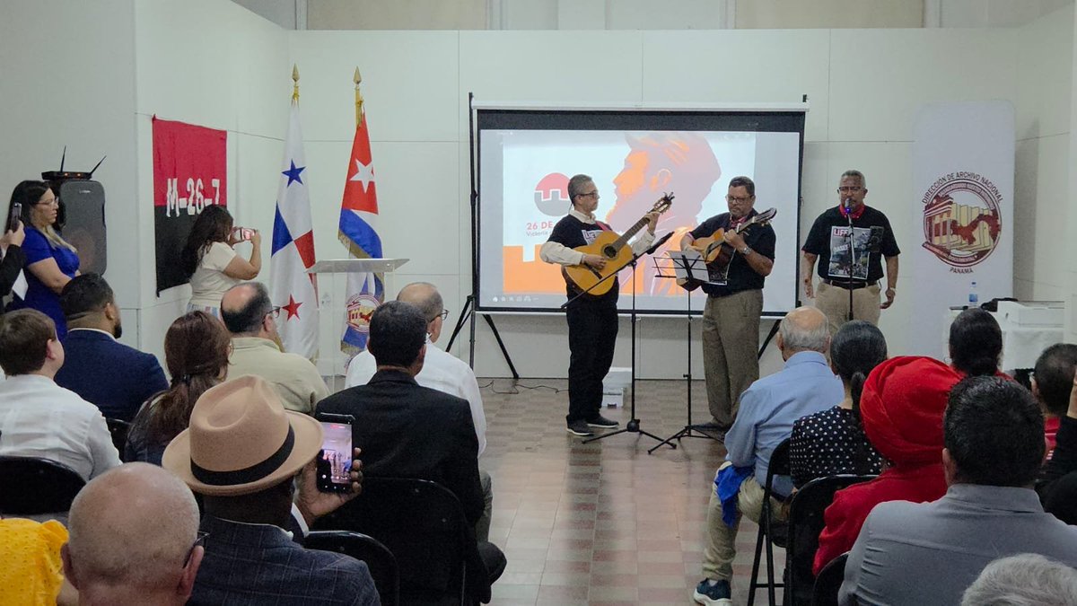 OficinaCuba's tweet photo. Celebramos el Día  de la Rebeldía Nacional de #Cuba en el emblemático edificio del Archivo Nacional de #Panamá junto a organizaciones políticas, juveniles y del movimiento de solidaridad, en el año del Centenario del Comandante en Jefe. #CubaNoEstáSola https://t.co/IGCMuVz8ch