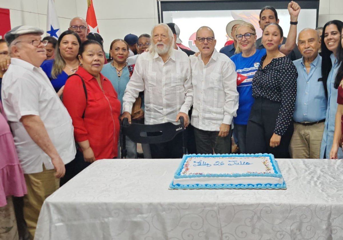 OficinaCuba's tweet photo. Celebramos el Día  de la Rebeldía Nacional de #Cuba en el emblemático edificio del Archivo Nacional de #Panamá junto a organizaciones políticas, juveniles y del movimiento de solidaridad, en el año del Centenario del Comandante en Jefe. #CubaNoEstáSola https://t.co/IGCMuVz8ch