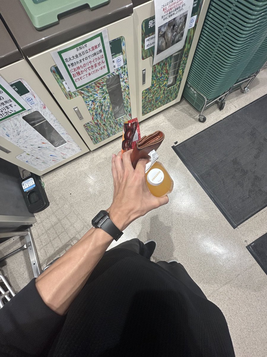 nonbiri_otete's tweet photo. 手が大きいとできること https://t.co/s4p3YQbnmU