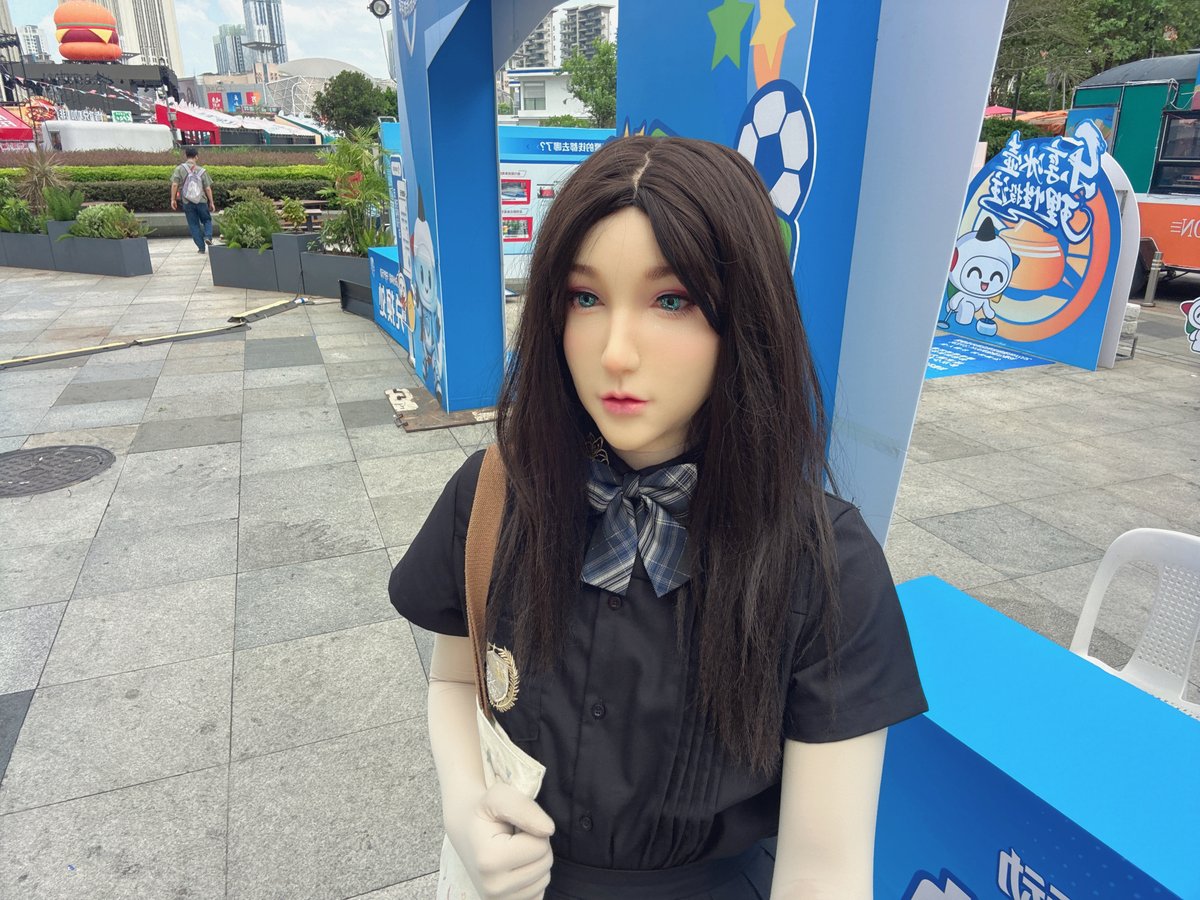 2ndskincovered's tweet photo. Living a happy life~
#dreammask #femalemask #doll #livingdoll #dollmask #zentai #zentaisuit #zentaigirl #mask #masking #bodysuit #skintight #worldcup https://t.co/VaeZnzKtbP