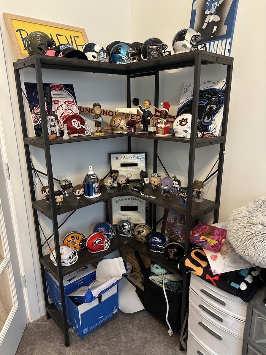 Jaberuski's tweet photo. Wife says my shelves are cluttered. What do you think? https://t.co/HM7ACtUEME