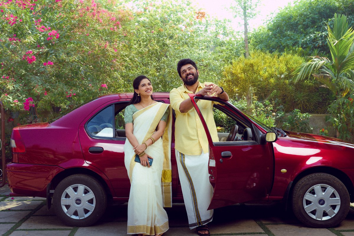 NivinOfficial's tweet photo. Maanthrikam ✨ - Lyric Video out now.

Watch ▶️ https://t.co/Nv6Bnojn4U

Bethlehem Kudumba Unit In Theatres From August 21 🎬

@_mamithabaiju @BhavanaStudios 

#MamithaBaiju #GirishAD #BhavanaStudios #Maanthrikam #BethlehemKudumbaUnit #BKU #August21 https://t.co/kOf8vSfMYH