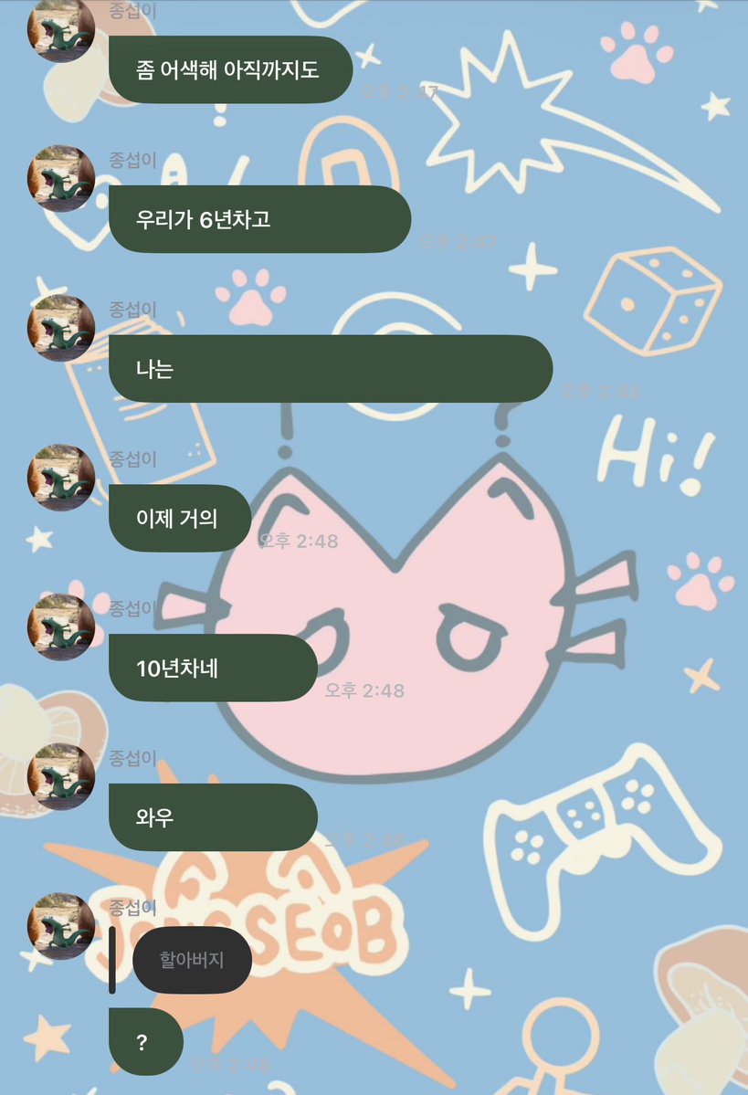 seobyangi's tweet photo. jongseob on fromm reflecting on how he’s been in the industry for so long 🥲

🐈‍⬛: today was good. but fact that txt sunbaenim was our only seniors above us was kind of shocking. like huh? already? we’ve been doing this for this long? so, pretty much wherever you go, we’re the seniors now. it still a little awkward, even though we've been together for 6 years now, and me, almost 10 years has passed. wow..
🧩: grandpa
🐈‍⬛: ? i’ve.. really been doing it since i was really young, huh. it really makes me realize how time flies, i’ve spent half my life on this. kya..it’s been so long. it’s nice, but. even after all this time, there are still so many stages for me to stand and perform on. there’s still so much time left for me. i’m going to give it my all. after all, i’ve staked my life on this. being able to do what i love, being loved, and make a living out of it is truly a blessing. 

#종섭 #P1Harmony
 
++