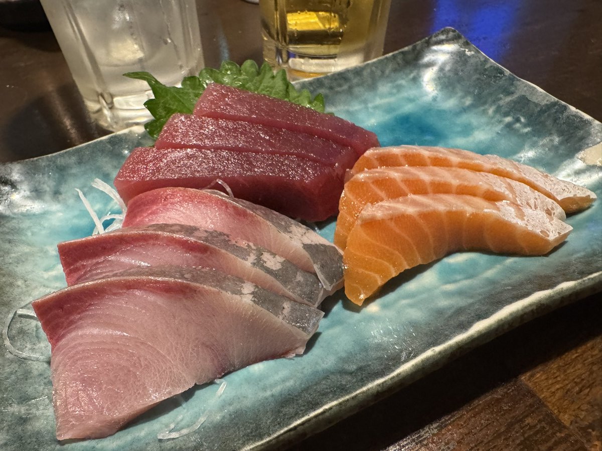 216R's tweet photo. 名店（≒焼酎ロックをなみなみと注いでくれるお店）を発見した。上野の浜ちゃん。 https://t.co/JaKBSvKfeZ