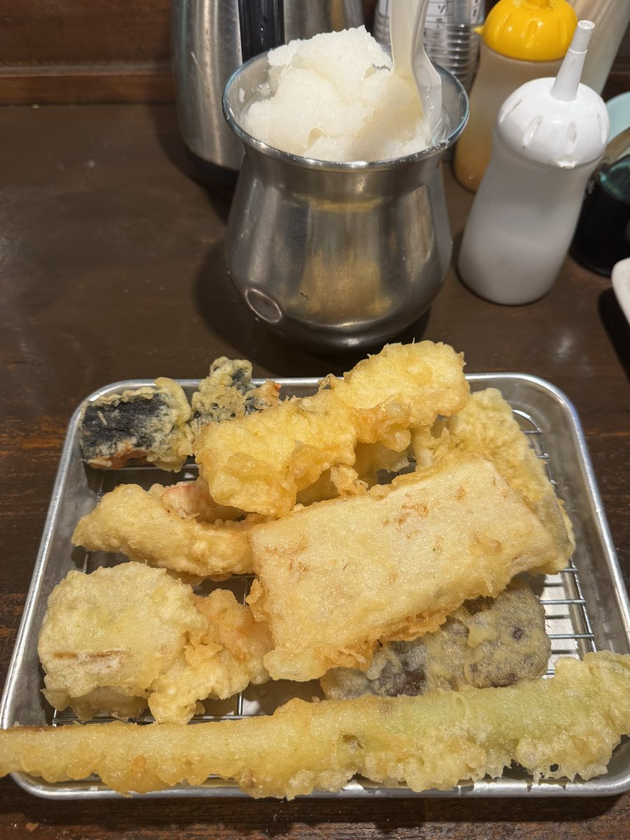216R's tweet photo. 名店（≒焼酎ロックをなみなみと注いでくれるお店）を発見した。上野の浜ちゃん。 https://t.co/JaKBSvKfeZ
