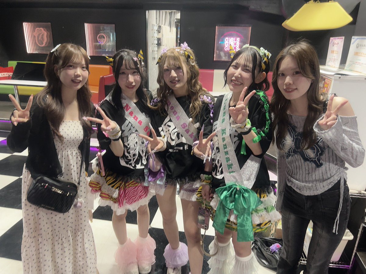 twinsoul0129's tweet photo. 🌟2026年7���25日(土曜日)🌟
百鬼乙女さんラストライブにお邪魔しました
ついんそうるの2人は
キャンボ時代から仲間、友達として
多くの時を一緒に過ごしてきました
百鬼乙女さんらしく
思い出に残る素敵なライブでした
大変お疲れさまでした！
そしてありがとうございました🙇‍♀️

メンバーさんの『悔しい』という言葉が
印象に残ったラストライブはあまり記憶にありません

🔴ガブっと！ひゃっきおとめ解散ライブ〜百鬼乙女終戦～一緒にお写真撮って頂きました！

＊ライブ画像は雰囲気のみです👏