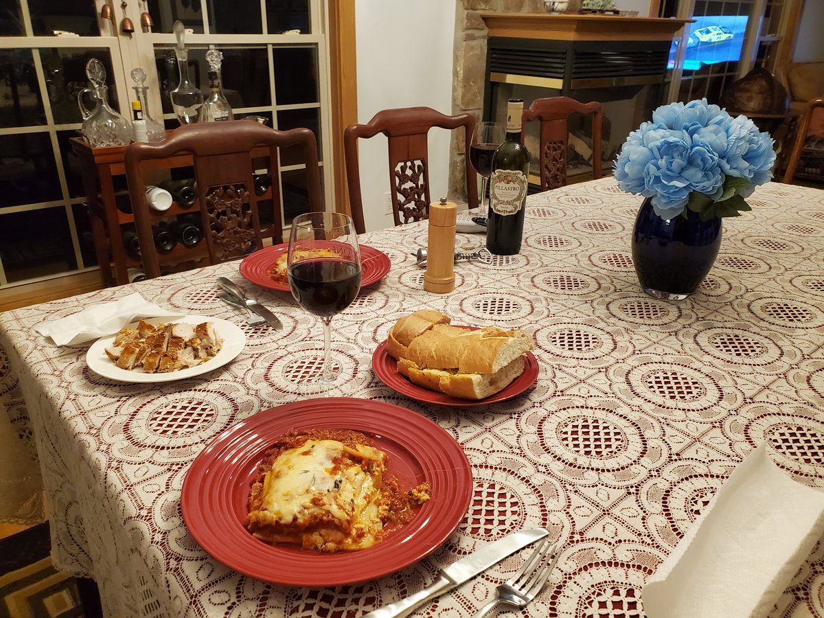 MsRJensen's tweet photo. @mitchellvii Thousands of $ saved per year by enjoying home prepared meals in a beautiful setting. Savor every moment, know your ingredients, avoid outside noise, take your time. #SetYourTable #Food https://t.co/NTA7PWdbbF