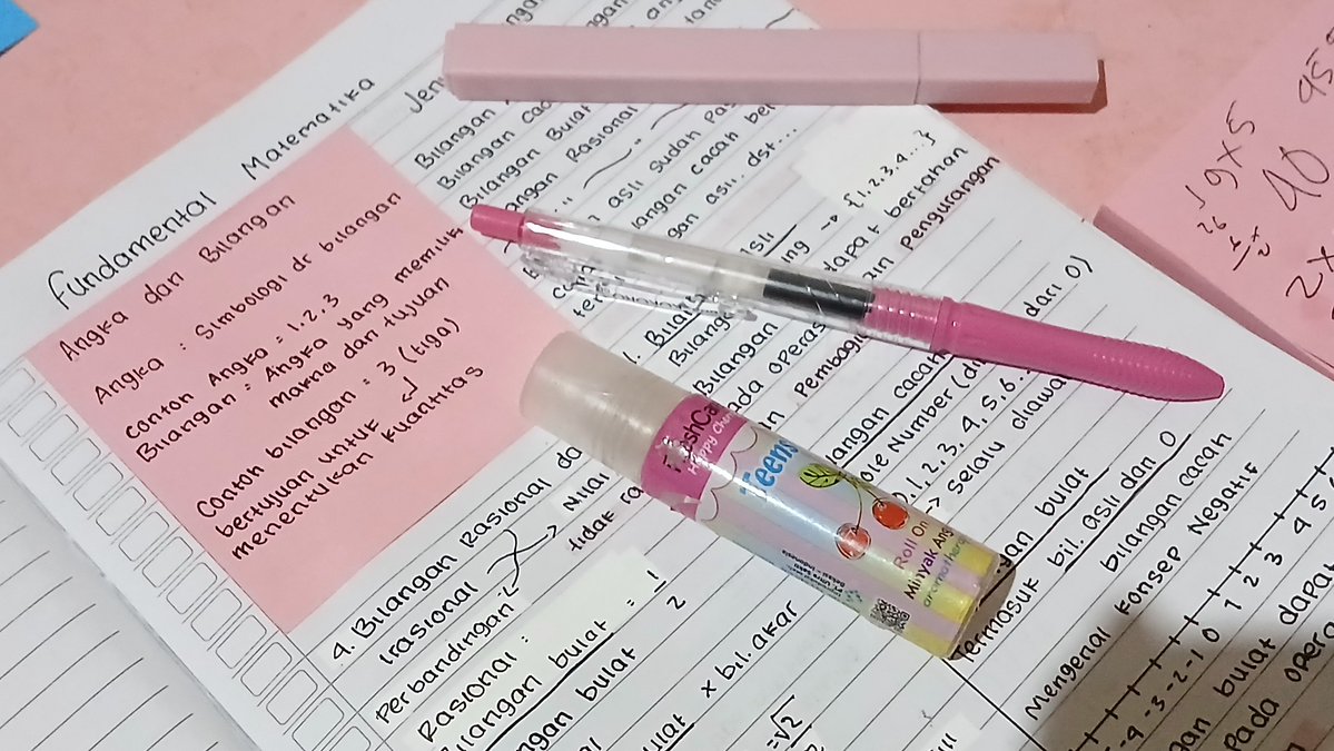g4diskeraton's tweet photo. hari inii #day1 belajar utbkk 🫠📚

masi pemanasan dulu, nonton video fundamental dari channel yt alternatifa sambil nyatet dikit dikitt ✍️😵‍💫  makasih freshcare happy cherry yg setia nemenin mijit kepalaa aku 🍒💆🏻‍♀️

pelan pelan yaa kala, yang penting mulai duluu 🚶🏻‍♀️ https://t.co/CaO1SMkO5L