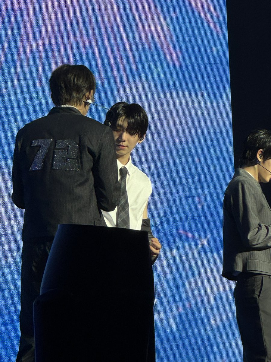 FOHAbangbuhay's tweet photo. THIS SHUAIHAN INTERACTION IS ALL I COULD FOCUS ON

#AHOF  #아홉    
#THE_FIRST_SPARK
#THE_FIRST_SPARK_IN_MANILA https://t.co/C8yFez8ZvC