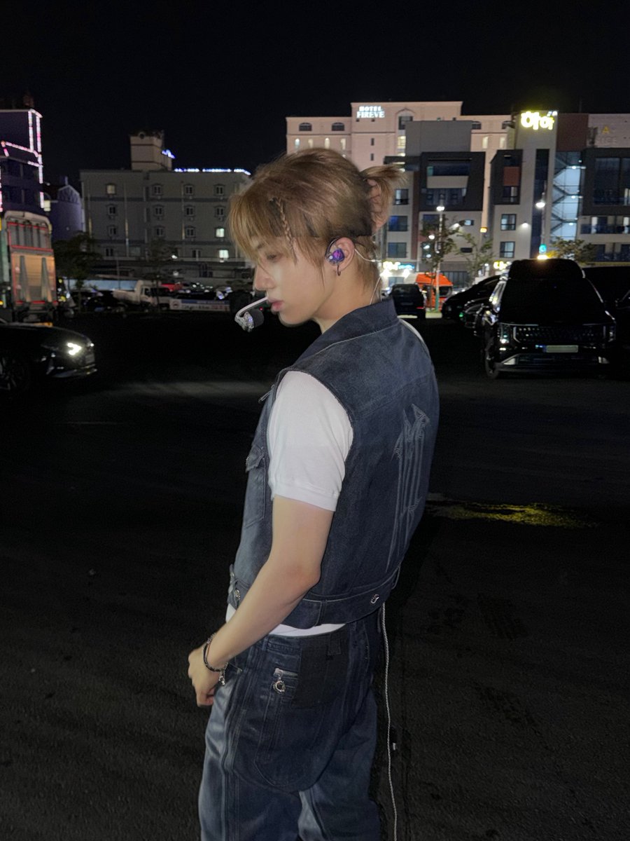 CRAVITY_twt's tweet photo. 오늘 굉장히 더운 날씨임에도 불구하고 응원해준 러비티 너무 고마워요😚
#원진 #보령머드축제 https://t.co/h2dTdpnWE3