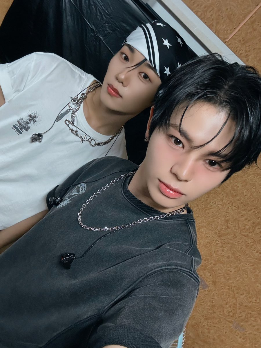 EVNNE_official's tweet photo. 투정현도 머드축제 즐기러 왔다!!

#EVNNE #이븐
#문정현 #MUNJUNGHYUN https://t.co/JWzYbEcoha