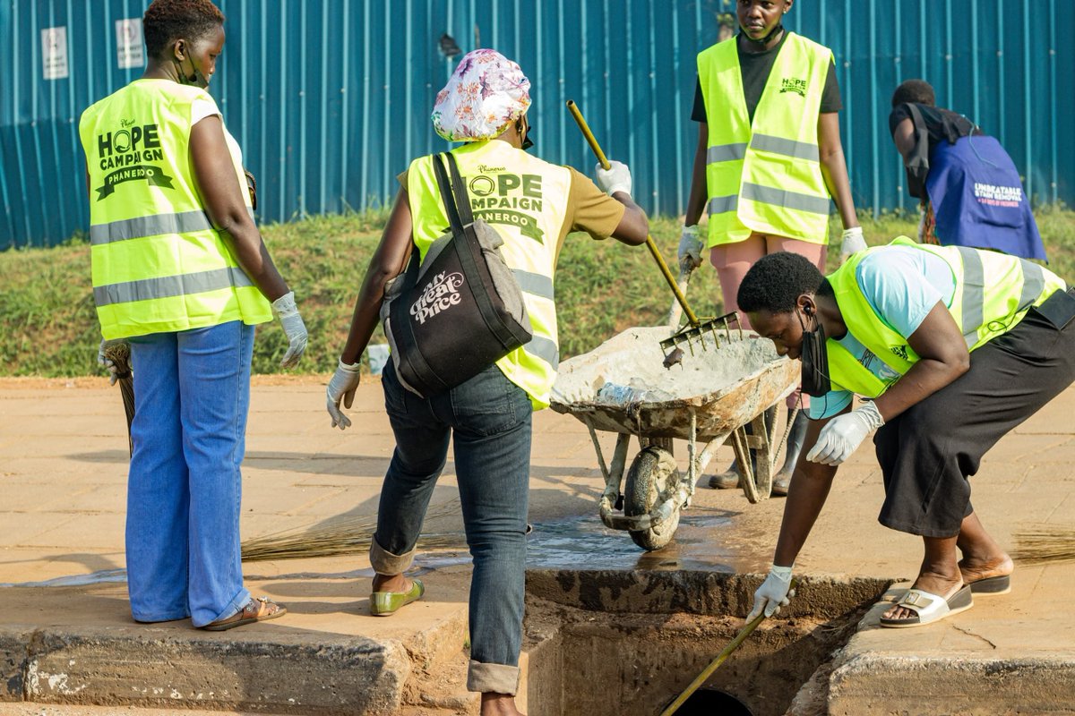 doraforchrist's tweet photo. I turned up and i cleaned my community
#HopeCampaignCommunityCleanup https://t.co/pIIN2Gz4vP