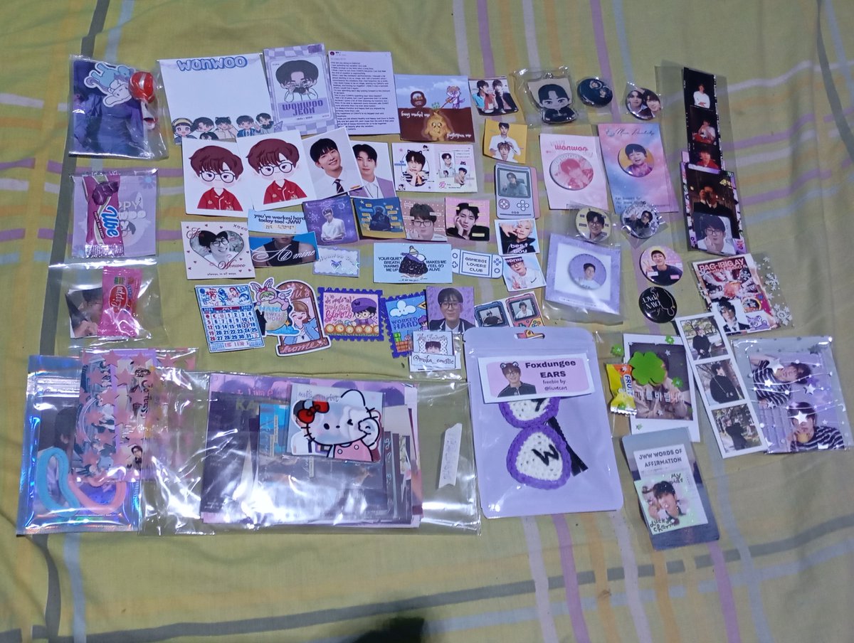 mika_coustic's tweet photo. everything i got at #EverythingJWWAtAMMB !! ๐
thank you so much to everyone who traded and gave me freebies, all of your freebies are so cutieful and pretty. ๐ฅน
can't tag all because there's many of you guys ๐ https://t.co/6SispGeMMI