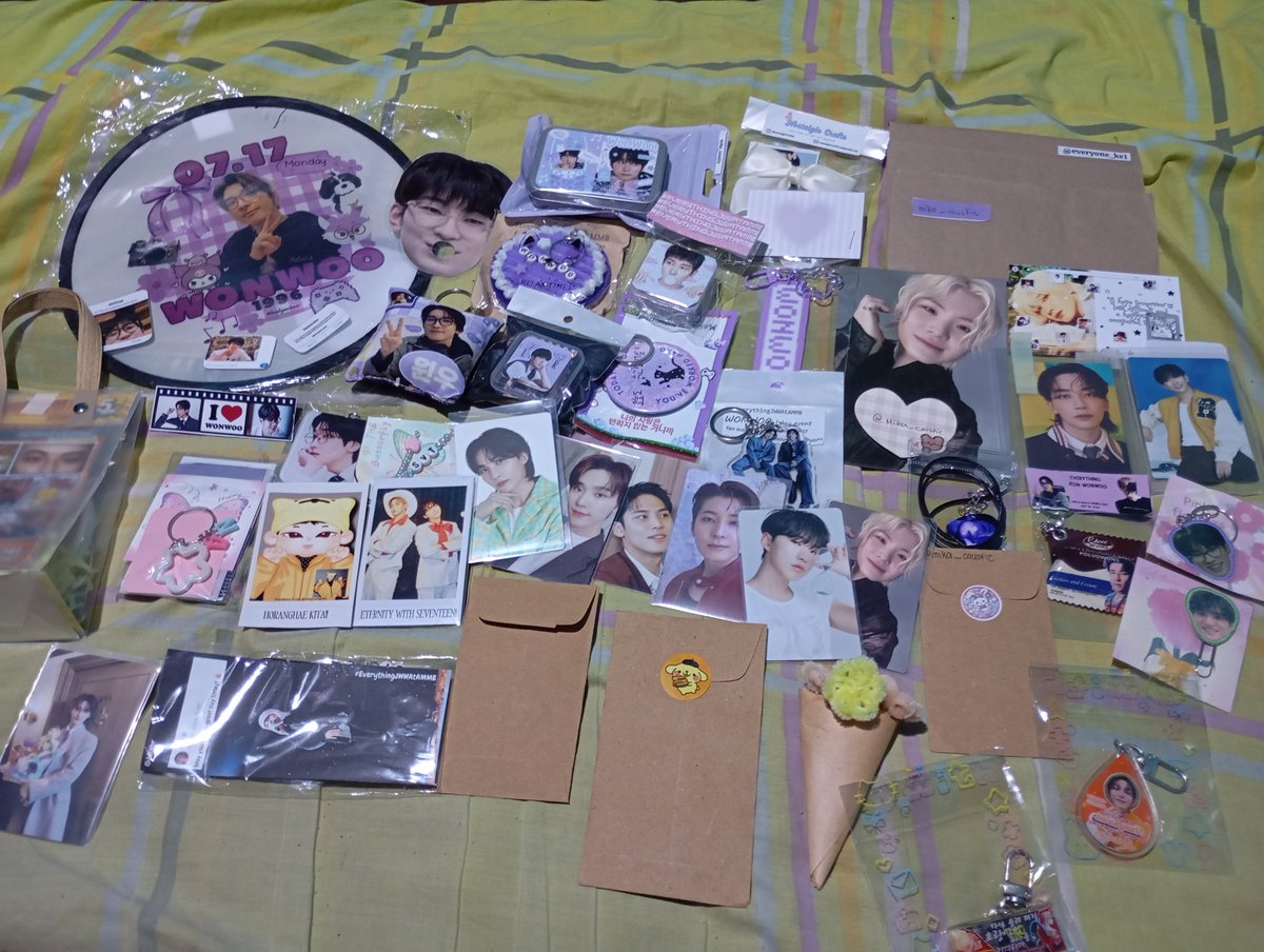mika_coustic's tweet photo. everything i got at #EverythingJWWAtAMMB !! ๐
thank you so much to everyone who traded and gave me freebies, all of your freebies are so cutieful and pretty. ๐ฅน
can't tag all because there's many of you guys ๐ https://t.co/6SispGeMMI