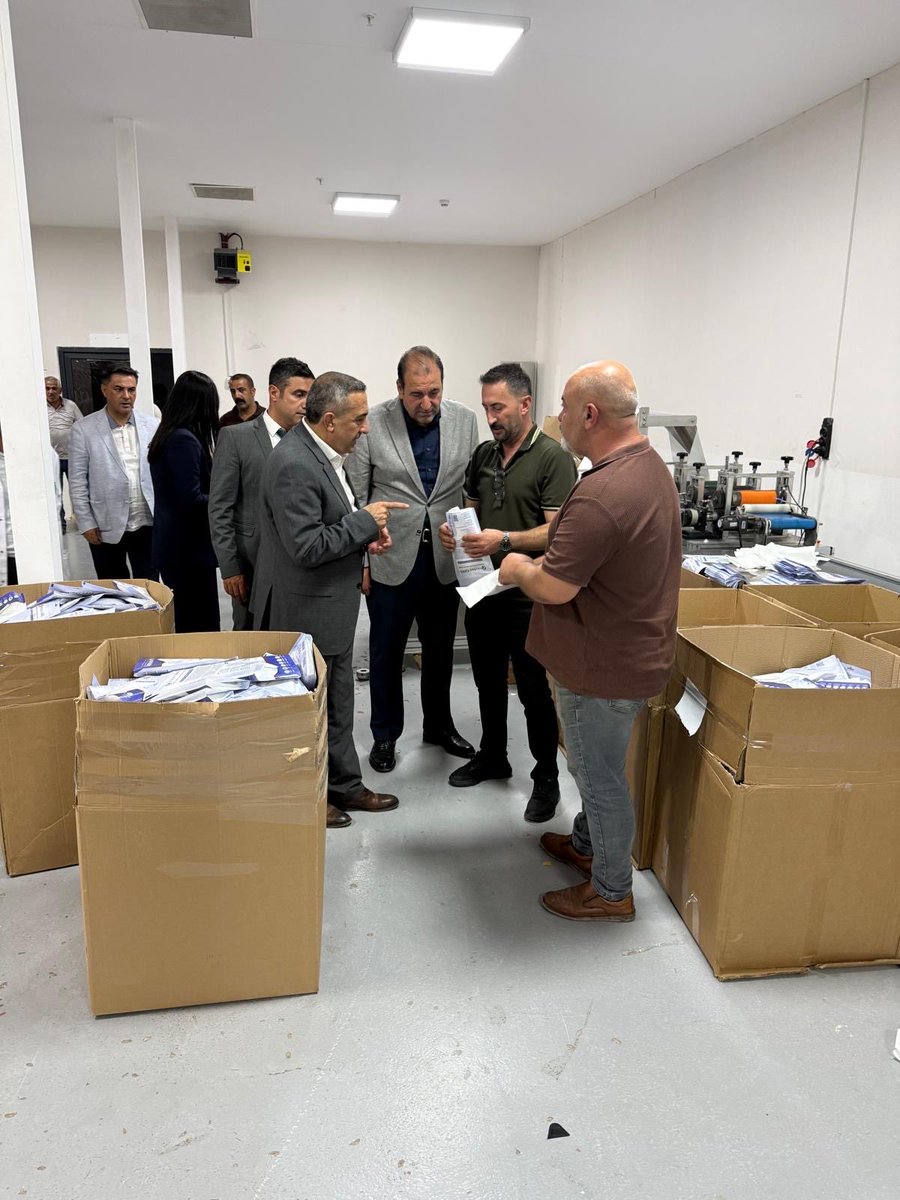 AK_PartiVan's tweet photo. Van Teknokent'i ve bünyesinde faaliyet gösteren firmalarımızı ziyaret ettik. Ziyaretimiz kapsamında bölgemizde teknoloji, Ar-Ge ve girişimcilik alanında yürütülen çalışmaları yerinde inceleyerek firmalarımızın hayata geçirdiği projeler hakkında bilgi aldık ve değerlendirmelerde bulunduk.

Bugün 54 teknoloji firmasına ev sahipliği yapan Van Teknokent, Sanayi ve Teknoloji Bakanlığımızın sağladığı desteklerle Ar-Ge ve inovasyon odaklı üretimin önemli merkezlerinden biri hâline gelmiştir. Bünyesindeki firmaların yaklaşık 1,5 milyar TL'lik toplam yıllık cirosu, istihdamı, ihracatı ve yüksek katma değerli üretimiyle Van ekonomisine önemli katkılar sunmaktadır.

Türkiye Yüzyılı vizyonu doğrultusunda; bölgemizin kalkınması, üretimin ve ihracatın artması, vatandaşlarımızın refah düzeyinin yükselmesi için teknoloji üreten, katma değer oluşturan girişimcilerimizin ve firmalarımızın yanında olmaya devam edecek; Van'ımızın bilim, teknoloji ve inovasyon ekosistemini daha da güçlendirecek her çalışmaya destek vermeyi sürdüreceğiz.

Nazik ev sahiplikleri için Van Teknokent yönetimine, girişimcilerimize ve firma temsilcilerimize teşekkür ediyor, çalışmalarında başarılar diliyoruz
@akparti
@abuyukgumus 
@MustafaAlkayis 
@Recep_ayd25