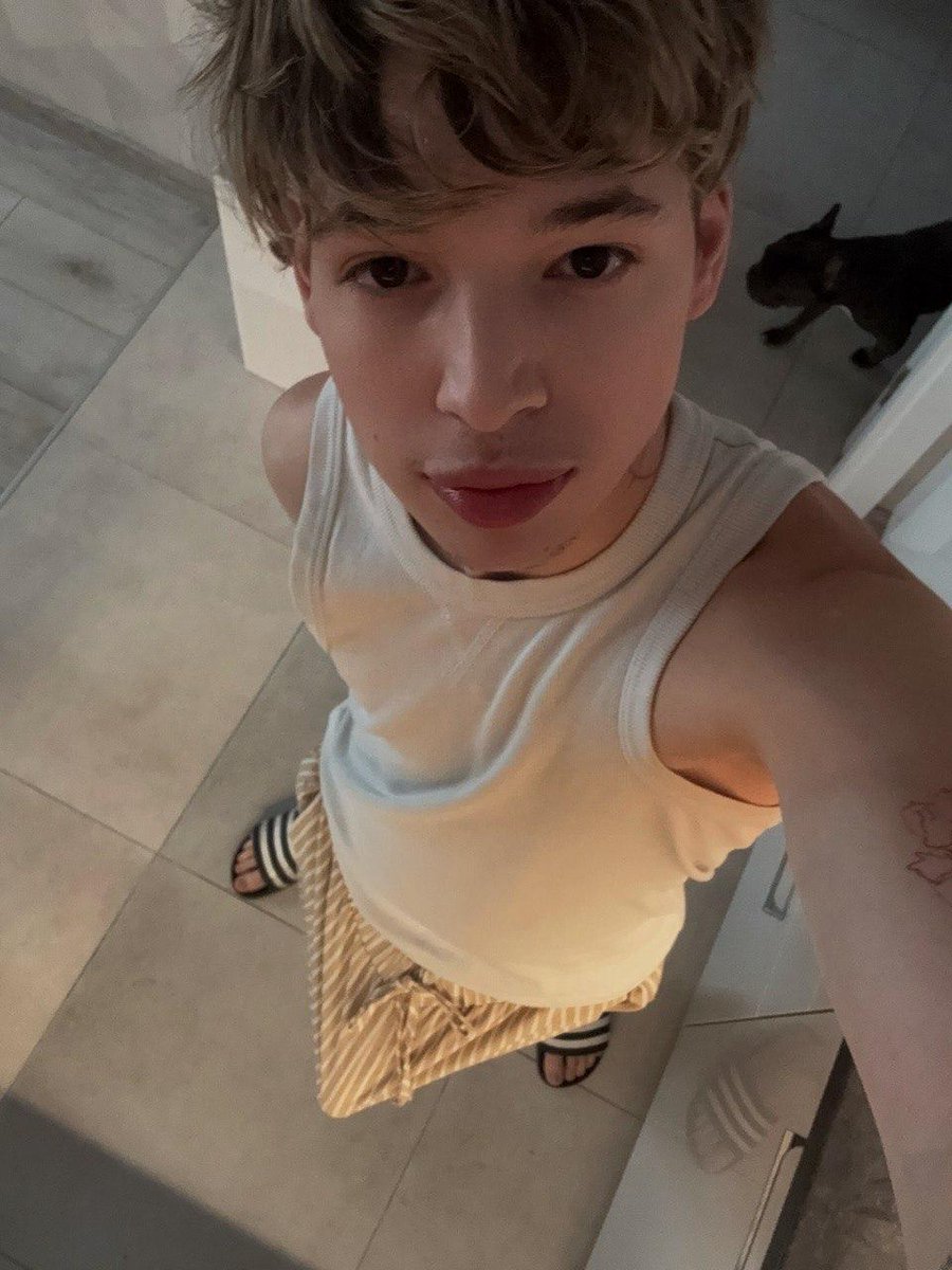 aleksbae69's tweet photo. Wanna stay up all night with me? https://t.co/Rh5iwpullv