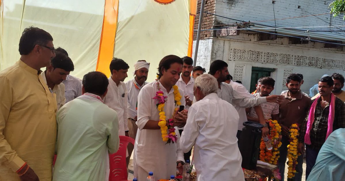 JVSinghINC's tweet photo. एक संकल्प, एक विश्वास — जीतेगी कांग्रेस, जीतेंगे घनश्याम।
ग्राम खड़ग, दतिया में कांग्रेस प्रत्याशी कुंवर घनश्याम सिंह जी के समर्थन में जनसंपर्क एवं नुक्कड़ सभा।
@INCIndia @kharge
@RahulGandhi @priyankagandhi @OfficeOfDVS @Jairam_Ramesh @kcvenugopalmp @INCMP @Barmer_Harish @jitupatwari @UmangSinghar  @IYC @IYCMadhya
