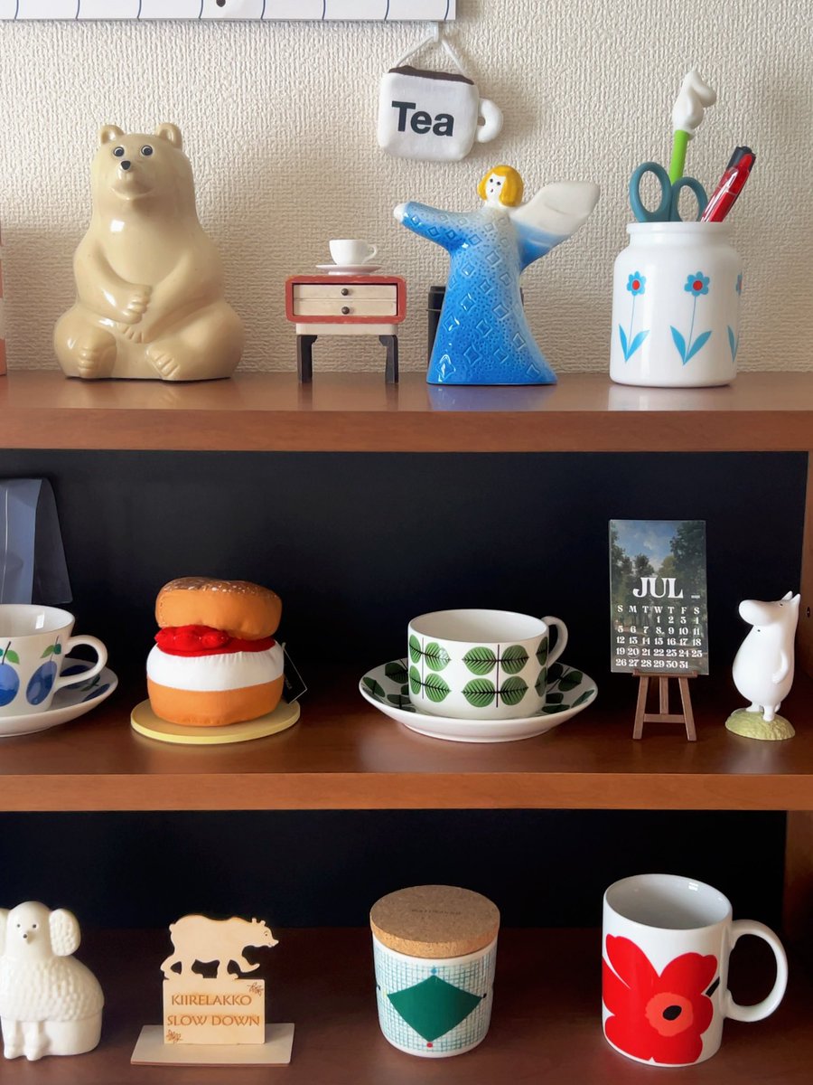 teabear5656's tweet photo. 断捨離動画流しながらひたすらお部屋片付けてる（ちょっとスッキリした） https://t.co/EscRTcmYNX