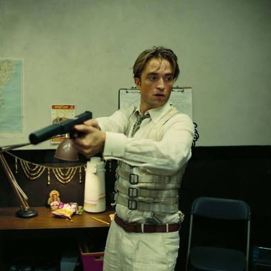 2nd__4th's tweet photo. : เห็น Nolan ได้รับแรงบันดาลใจมาจากแฟรนไชส์ หนัง เจมส์ บอนด์ (007) ภาคโปรดเขาคือ Oh Her Majesty's Secret Service (1969) เราชอบที่เห็นแรงบันดาลใจเหล่านี้ถูกซ่อนไว้ใน 'Inception (2010)' และ ‘TENET (2020)' 2 เรื่องนี้ชัดมาก สัมผัสได้เลย โดยเฉพาะ TENET เพราะเราเป็นแฟนของ James Bond มาตลอดเหมือนกัน (ชอบขนาดเคยสมัครเข้ารายการแฟนพันธุ์แท้หัวข้อ พยัคฆ์ร้าย 007 ฮ่าๆๆๆ) TENET ทำให้เห็นความเป็นบอนด์ฉายแสงออกมาจาก ’Robert Pattinson‘ 

ความ suave, เท่ และความมีเสน่ห์ ของเขา มันฉายแสงเจิดจรัสมาก เพิ่งจะ 40 ที่สำคัญที่สุด เป็นคนอังกฤษ ตามประวัติ Bond รูปร่าง-หน้าตา เข้าข่ายมาก แล้วฝีมือการแสดงก็คือ Rob Pat รับบทอะไรก็กลายเป็นคนนั้น ทั้ง อัศวินรัตติกาล, แวมไพร์, พ่อมด และล่าสุด ตัวร้าย (Antinous ใน The Odyssey) ทำให้เราเชื่อว่า เขาเป็น 007 ได้ มาลุ้นกันว่า Dennis Villeneuve จะเลือกใครมาเป็น James Bond คนต่อไป