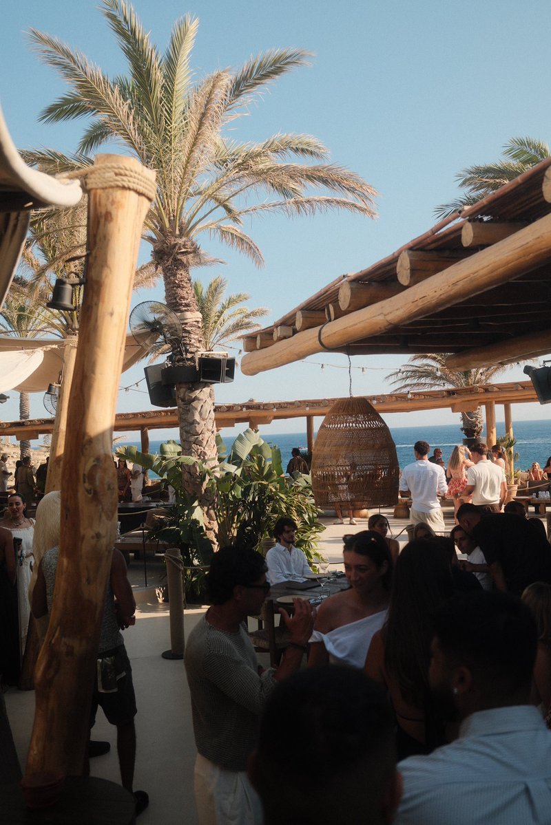 svnnnyd's tweet photo. looking at my phone

looking at the trades

slowest month I’ve had all year

spent it all already in Mykonos https://t.co/qw3dVLAFSc