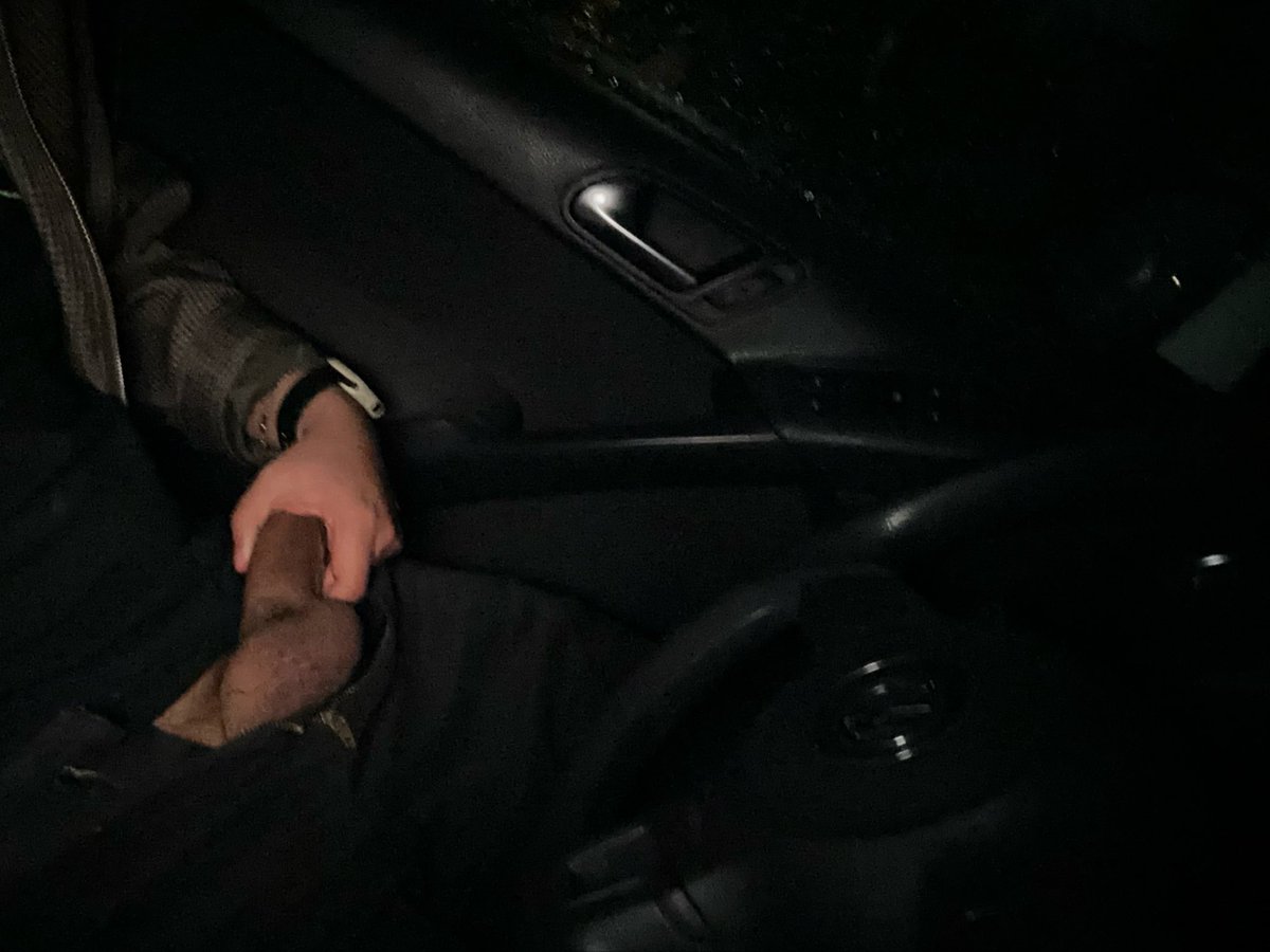 luukkee69's tweet photo. no me aguanté la calentura en el auto 😏 https://t.co/jZqwjYC25p