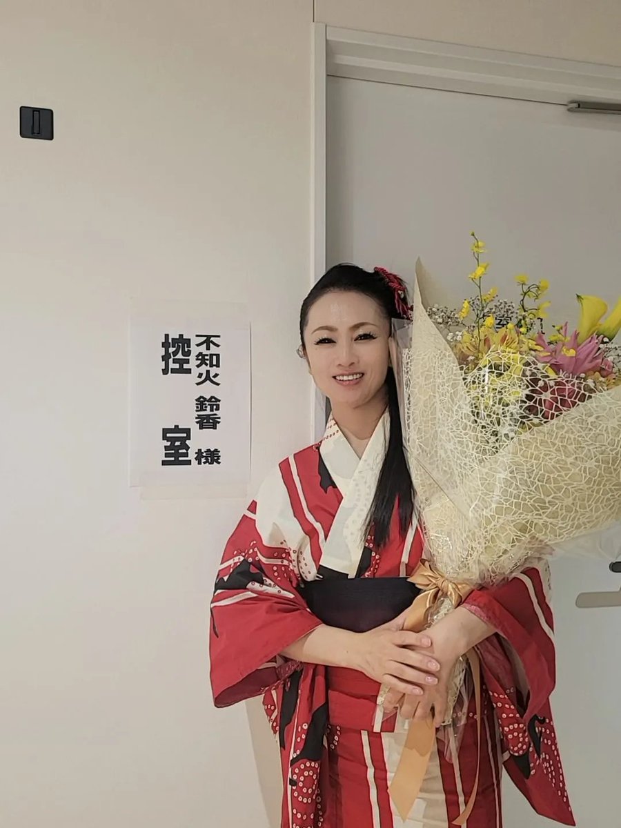 shiranuisuzuka's tweet photo. 今日は北海道・黒松内で最高のステージを歌わせていただきました🎤✨
会場いっぱいの温かい拍手や笑顔、そして一緒に歌ってくださった皆さんのおかげで、心から幸せな時間になりました💖
黒松内の皆さん、本当にありがとうございました！ このご縁を大切に、また必ず歌いに帰ってきます🍀
#黒松内 #北海道 #ビーフ天国 #不知火鈴香 #感謝 #歌でつながる #最高のステージ