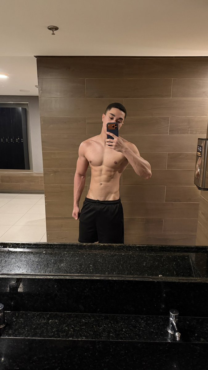 gabrielof00's tweet photo. tô no pump? https://t.co/voQOMiVCgV