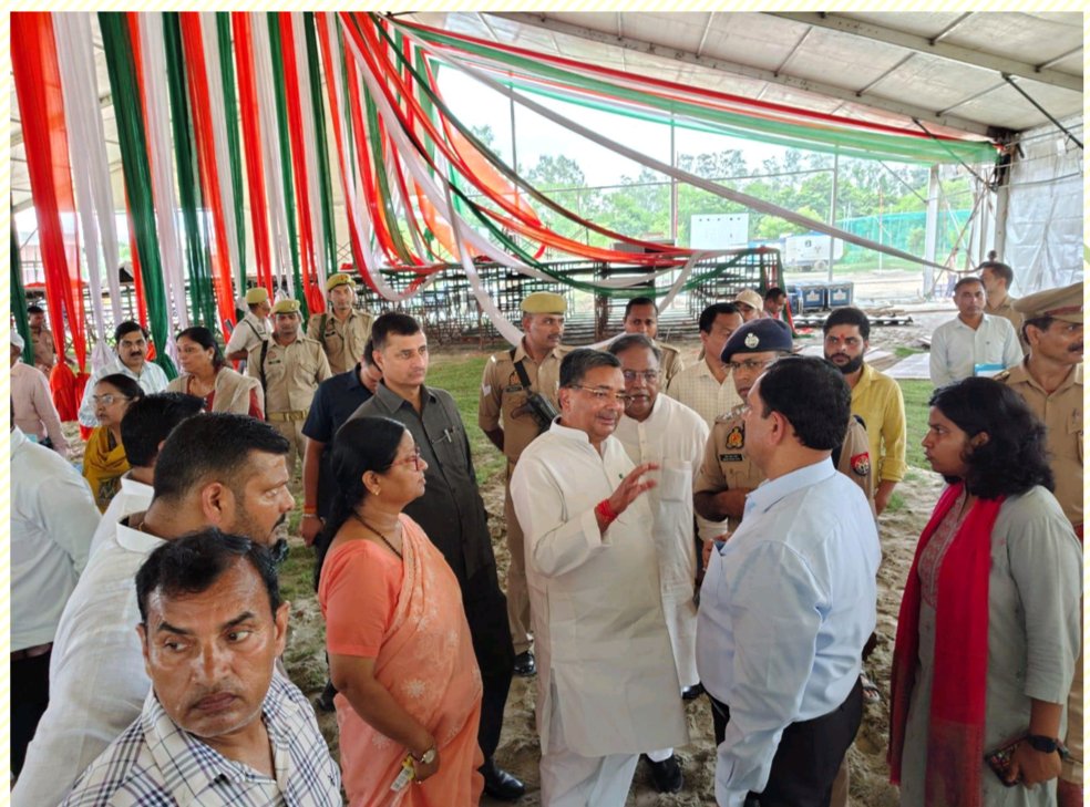 DmMainpuri's tweet photo. मा.मुख्यमंत्री योगी आदित्यनाथ जी के दि. 26 जुलाई को जनपद भ्रमण कार्यक्रम के मद्देनजर आज मा.मंत्री पर्यटन एवं संस्कृति,उoप्रo शासन, श्री जयवीर सिंह जी ने कार्यक्रम स्थल पं. जवाहरलाल नेहरू स्टेडियम पहुंच कर स्थलीय निरीक्षण करते हुए संबंधित अधिकारियों को आवश्यक दिशा निर्देश दिए। https://t.co/ZPmhLSHR5d
