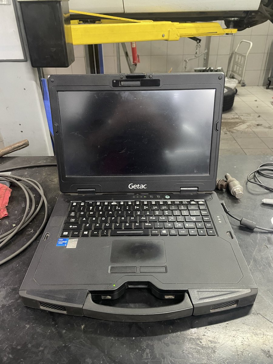 kivirooo's tweet photo. Cool laptop @AudiIN https://t.co/dnK7HXPYTw