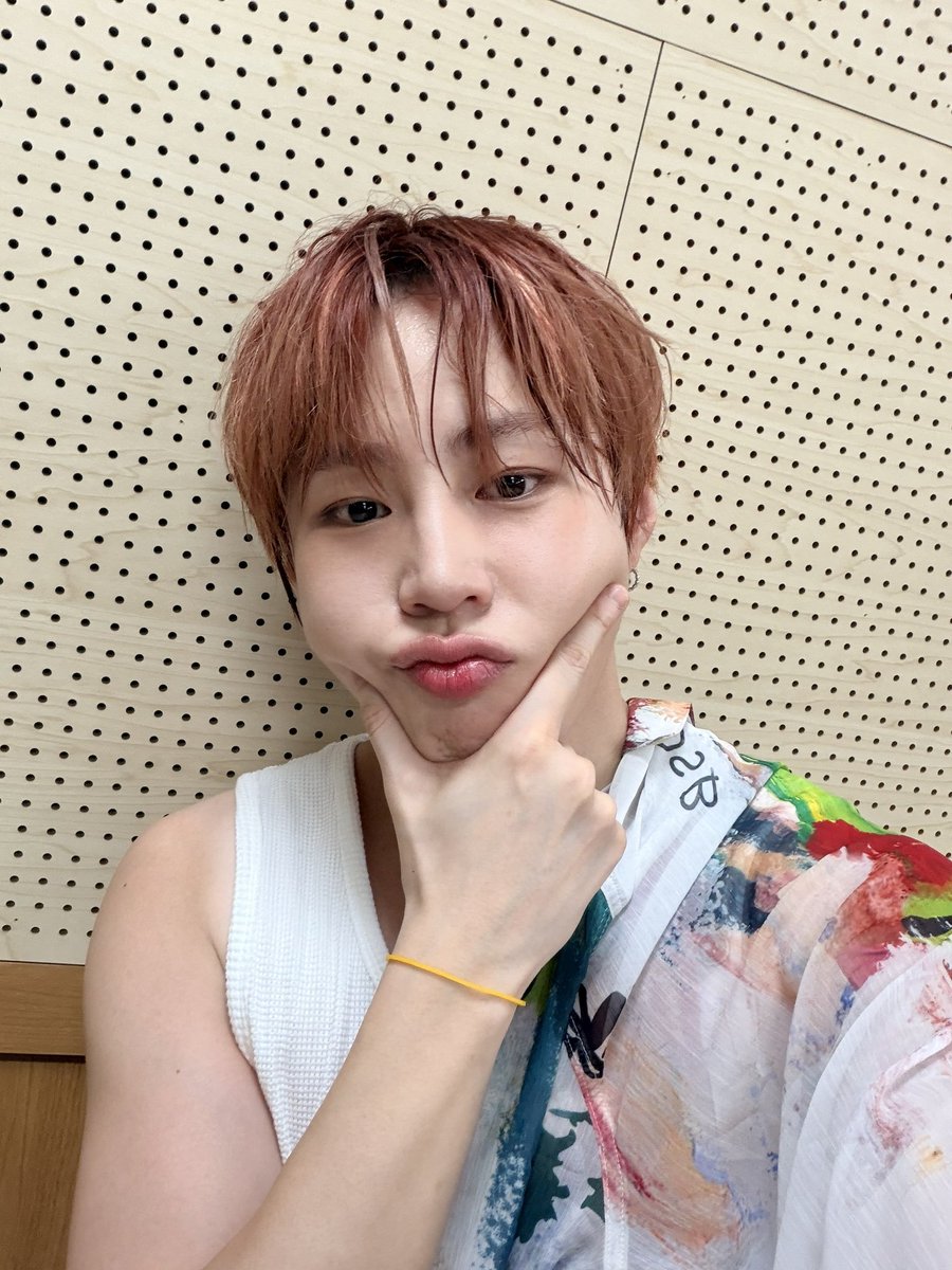 god_cloud322's tweet photo. 징차 더위먹은거같고 온몸이 다 씨뻘개졌지만😅
역시 하성운 오프는 일단 와야대 오늘도 최고였다 예뽀니🩷 https://t.co/IwT18Kf6Ym