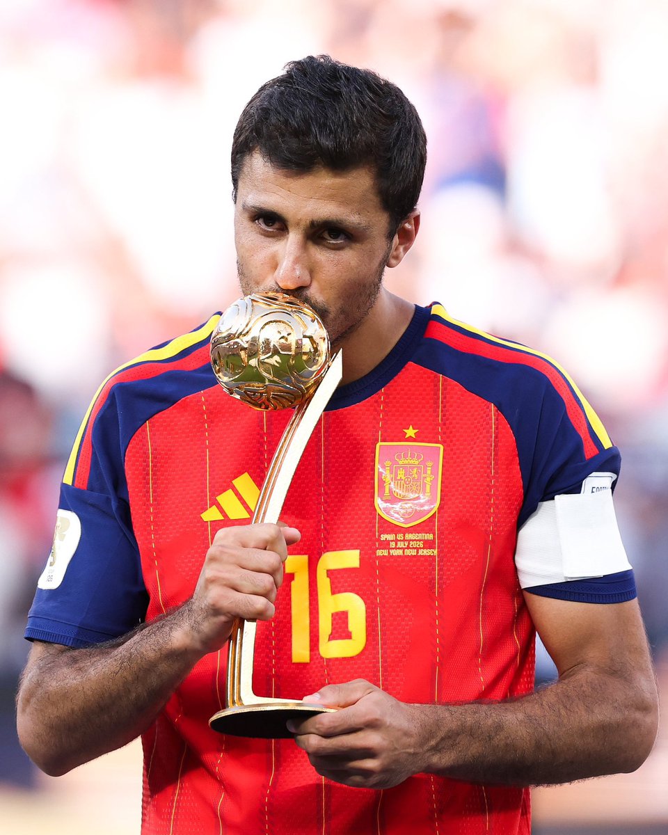EPL_Gunlukleri's tweet photo. 🇪🇸 Rodri’yi 2026 Dünya Kupası’nın ‘En Değerli Oyuncusu’ seçen kuruluşlar:

- FIFA

🇦🇷 Lionel Messi’yi seçen kuruluşlar:

- The Athletic
- IFFHS
- Sky Sports
- The Guardian
- beIN Sports
- FOX Sports
- ESPN
- WhoScored
- Sofascore
- Flashscore
- Sports Illustrated
- Goal com
- Yahoo Sports
- Bleacher Report
- CBS Sports
- The Daily Star
- Tribuna com