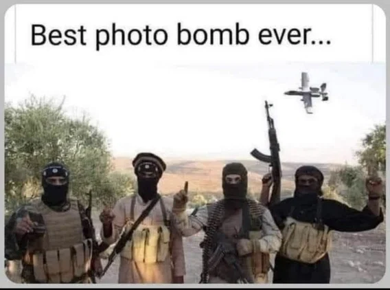 ILA_NewsX's tweet photo. Epic photo bomb!!! https://t.co/KjBnWFHM4q