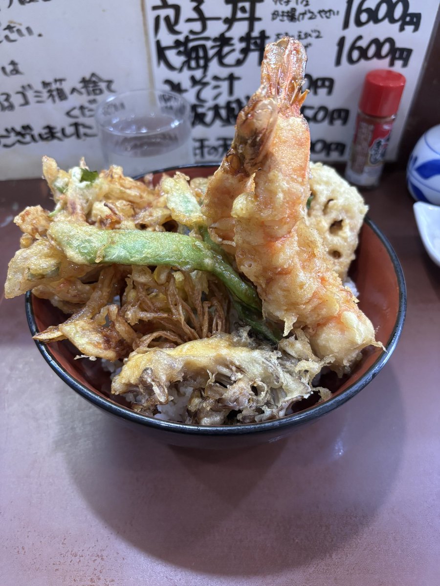 sokkiab's tweet photo. 諸用で横須賀までバイクで行ってきました。岩松の天丼久々に食べましたが美味しかったです。道中で聞いたうい先生の夕立のりぼんってカバーだったんですね。イントロでジャパハリの曲が始まったのかと思うほど曲調に何かのシナジーを感じた1日でした。 https://t.co/COUZorYP5q