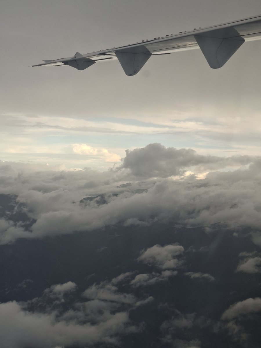 lenshimalayan's tweet photo. #abovefromclouds #windowview #travel #viral #skyview https://t.co/DpQYrsYxRC