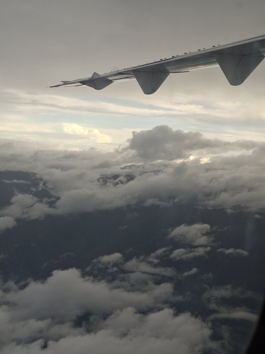 lenshimalayan's tweet photo. #abovefromclouds #windowview #travel #viral #skyview https://t.co/DpQYrsYxRC