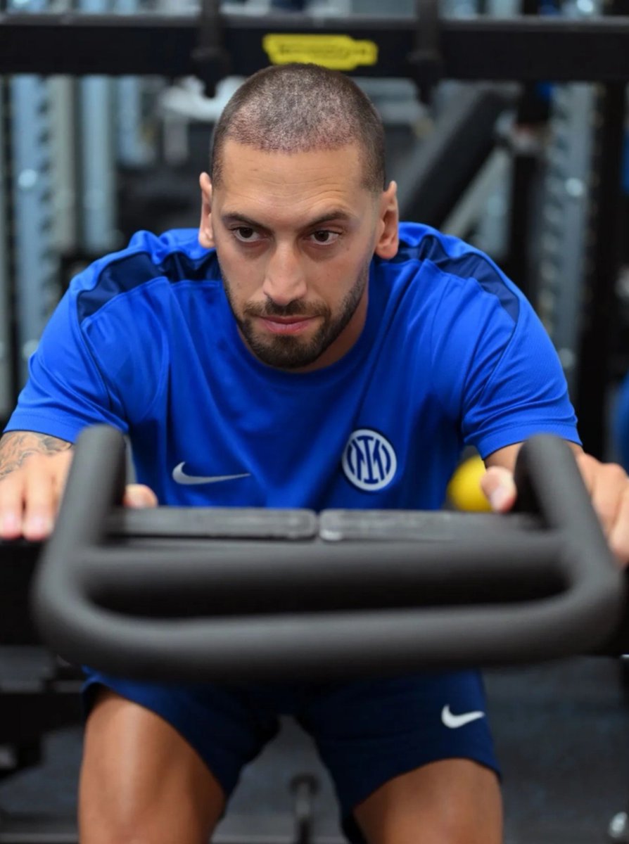 nerazzurriSoci_'s tweet photo. 🚨 Hakan Çalhanoğlu back at training after getting a hair transplant! 🇹🇷🌱 https://t.co/CKFMj84ucl