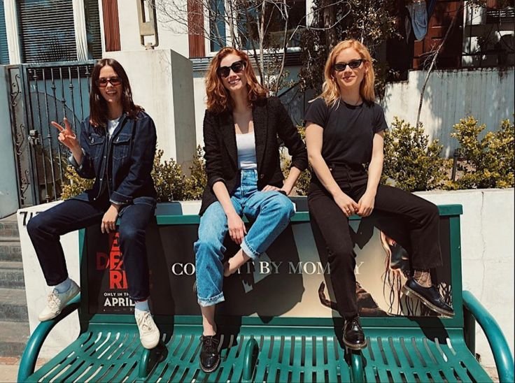AshySlasheeDB's tweet photo. Beth, Ellie and Mia in one pic. 

I know. Awesome. https://t.co/w99WIIab6q
